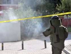 Şüpheli Paketten Kaldırım Taşı Çıktı!