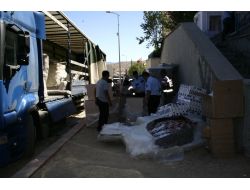 Sigara Kaçakçılığı Yapılan Tır'dan Çıkan Otomobil Polisi Şaşırttı