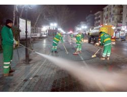 Sincan Belediyesi Cadde Ve Kaldırımları Deterjanlı Su İle Temizliyor