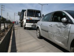 Maddi Hasarlı Kazada Sürücü Şoka Girdi