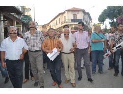 Ağızlarını Siyah Bantla Kapatan Grup 12 Eylül'ü Protesto Etti