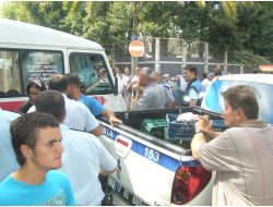 Kaldırım İşgali Yapan Köylü Esnafı İle Zabıta Arasında Kavga Çıktı