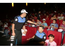 Polis Amca, Çocukları Sinemeya Götürdü