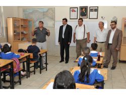 Başkan Ak, Okula Yeni Başlayan Minikleri Ziyaret Etti