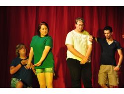 Alman Ve Türk İşsiz Gençler, İşsizliğin Sıkıntılarını Tiyatro İle Anlatıyor