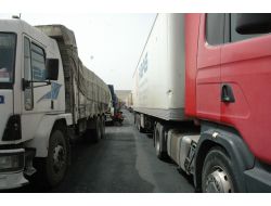 Habur'da 30 km.'lik Tır Kuyruğu