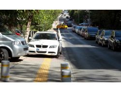 Engelli Yollarına Park Edilen Araçlar Tepki Çekiyor