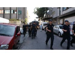 Polis, Canlı Bomba Lehine Slogan Atan Gruba Müdahale Etti