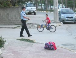 Şüpheli Çantaya Müdahale Eden Şahıstan Polise: Çanta Benim Değel Gardaş