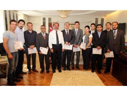 Rektör Prof. Dr. Aslan, Akademisyenlere Teşekkür Belgesi Verdi