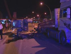 İki Tır'ın Çarptığı Üst Geçitte Çökme Tehlikesi Yaşandı