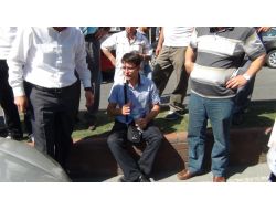 Genç Kıza Çarpan Otomobil Sürücüsü Göz Yaşlarına Hakim Olamadı