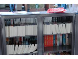 Polis Korsan Kitaplara El Koydu