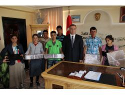 Kaymakam, Fen Lisesine Giren Öğrencileri Dizüstü Bilgisayarla Ödüllendirdi