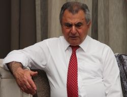 Kktc Başbakanı Küçük, Atun'un İstifasını Kabul Etmedi