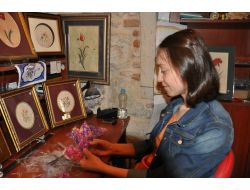 Sonbahar Yaprakları Ebru Sanatıyla Renkleniyor