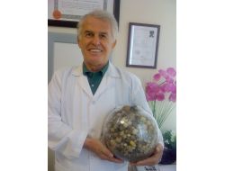 Hastalarının Safra Keselerinden Çıkan Taşlarla Koleksiyon Oluşturdu