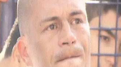 Alex, göz yaşlarını tutamadı..