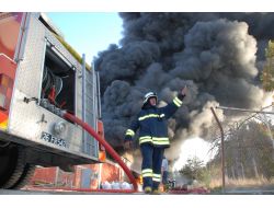 Eskişehir'de Plastik Geri Dönüşüm Fabrikası Alev Alev Yandı