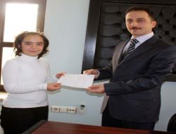 İlköğretim Öğrencisi, Bayram Harçlığını Kimsesiz Çocuklara Bağışladı