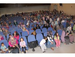 Kırtasiye Yardımı Almak İçin 500 Kişilik Salonu Doldurdular