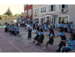 Mutlu İlköğretim Okulu Öğretmenleri Yeni Öğrencilerini Hediyelerle Karşıladı