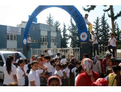 Depreme Dayanıklı Olmadığı İçin Boşaltılan Okulun Öğrencileri Eylem Yaptı