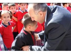Ağlayan Minikleri Milli Eğitim Müdürü Korkmaz Teselli Etti