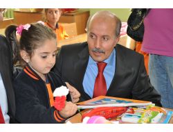 Erzurum’da Okula Yeni Başlayan Öğrencilere 'Hoş Geldin' Çiçeği