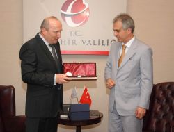 Frankfurt Belediye Başkanı'ndan Vali Koçdemir'e Liderlik Teklifi