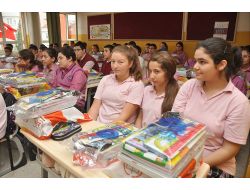 Eyüp Belediyesi'nden Öğrencilere Kırtasiye Malzemesi Hediyesi
