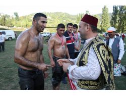 Bağlık Karakucak Güreş Yarışması'nın Başpehlivanı İsmail Keskin Oldu