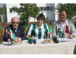 Bursasporlu İki Genç Daha Profesyonel Oldu