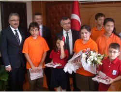 Validen Öğrencilere: 'Sizde Vali Olacaksınız, Derslerinize Çok Çalışın'