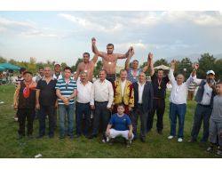 Dağ-der Yağlı Güreşleri Nefes Kesti