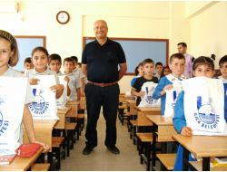 Ilıca Belediyesi Bin 200 Öğrenciye Kırtasiye Malzemesi Yardımı Yaptı