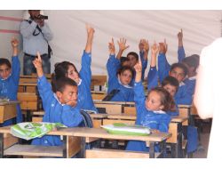 İlkokula Dönüştürülen ‘çadır Okul’da Öğrenciler Ders Başı Yaptı