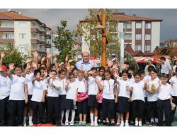 Başkan Ok'tan En Çok Atık Pil Toplayan Okul Ve Öğrencileri Ödüllendirdi