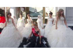 Batman'da Sokakta Gelinlik Defilesi