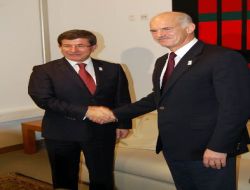 Davutoğlu, Papandreu İle Görüştü
