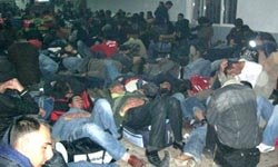 Askerler böyle bekletiliyor..