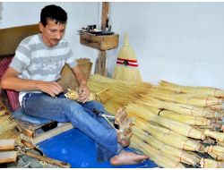 Edirne'de 'El Süpürgesi' Mesleği Yok Olma Tehlikesiyle Karşı Karşıya