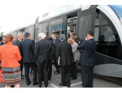 Türkiye'nin Ürettiği İlk Tramvay Almanya'da Görücüye Çıktı