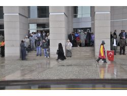 Adliye Önünde Toplanan Binlerce Kişi, 'Cübbeli'ye Destek Verdi