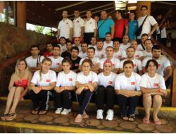 İşitme Engelliler’den Madalya Yağmuru