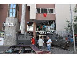 Bingöl'de Bdp Binasına Türk Bayrağı Asıldı