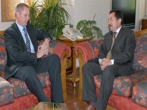 Afyon Valisi bu kez hediye vermedi