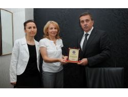 Acil Tıp Teknisyenleri Derneği’nden Başkan Çetin’e Plaket