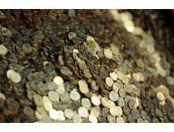 Yaşlı Kadına 10 Kilogram Ağırlığındaki Demir Para İle Emekli Maaşı Ödediler