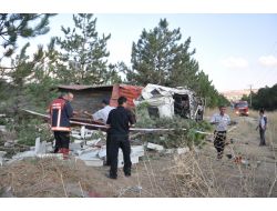 Tır İstinat Duvarına Çarptı: Bir Yaralı